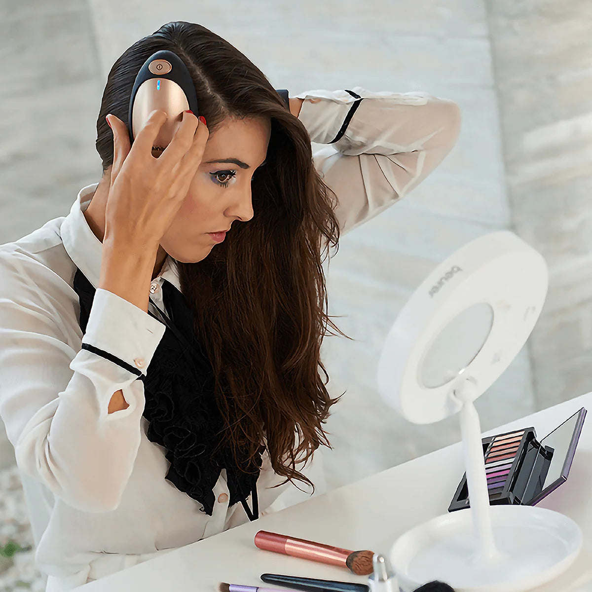 Cepillo Alisador Desenredante para Cabello Rebelde y Función de iones para Conseguir un Brillo más Natural / HT10 Marca Beurer