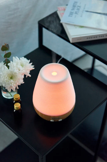 Difusor de Aroma con Luz LED de Bambú y Porcelana / LA40