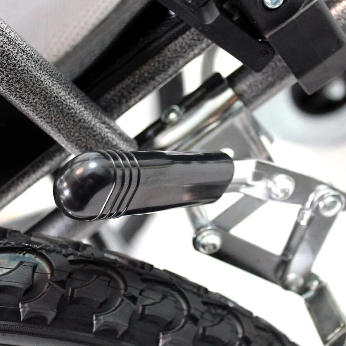 Silla De Ruedas de Acero Todo Terreno Soporta Hasta 110kg y Fácil Transportación y Manejo / S450 Marca Handy